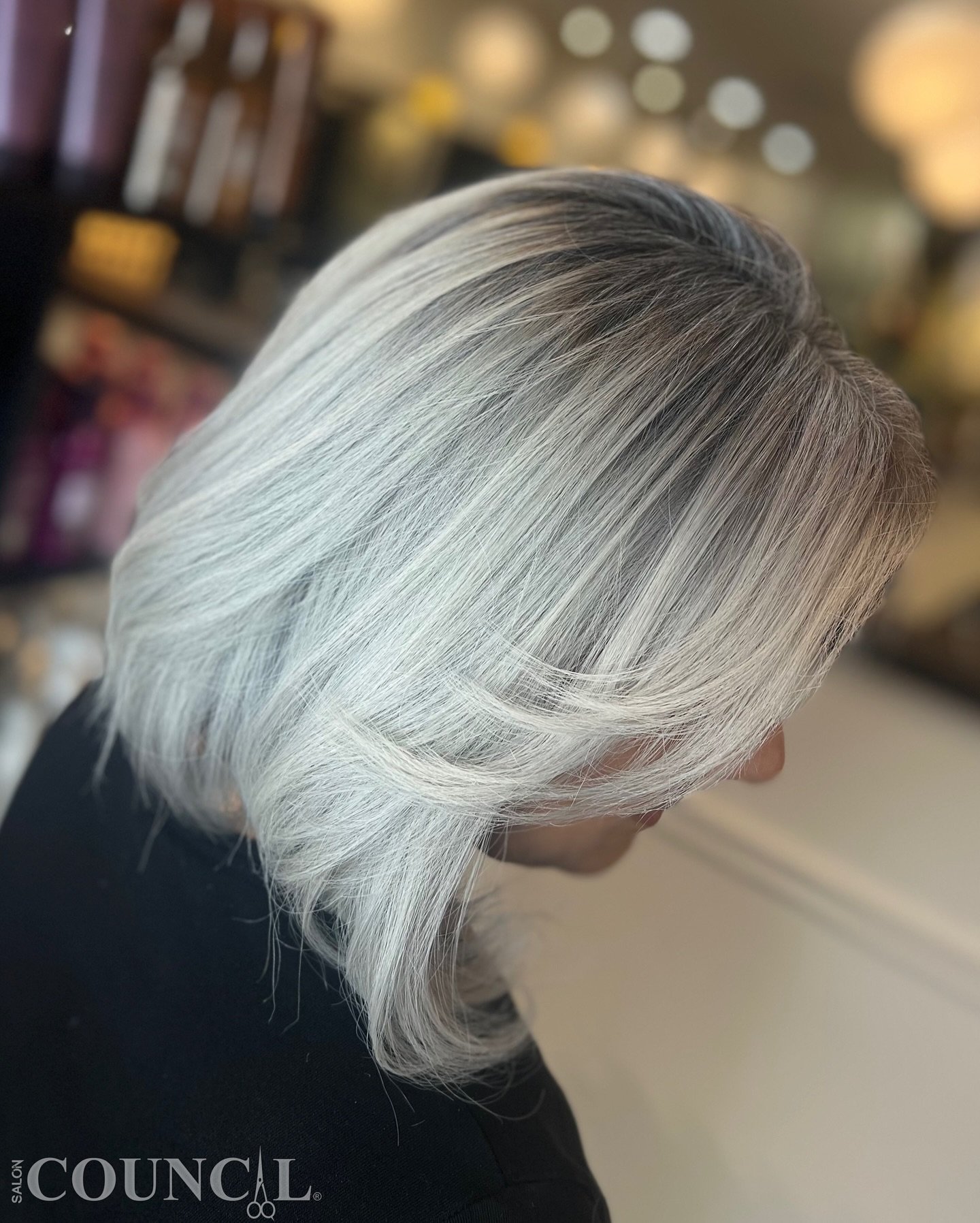 🎉#platinumblonde 
Rocking this stunning platinum blonde transformation done with heavy foils, perfect toner, Olaplex treatment, fresh haircut, and a sleek blowdry style! ✨ 
Truly a head-turning look! #PlatinumBlonde #HairMakeover

HEAVY FOILS &bull;