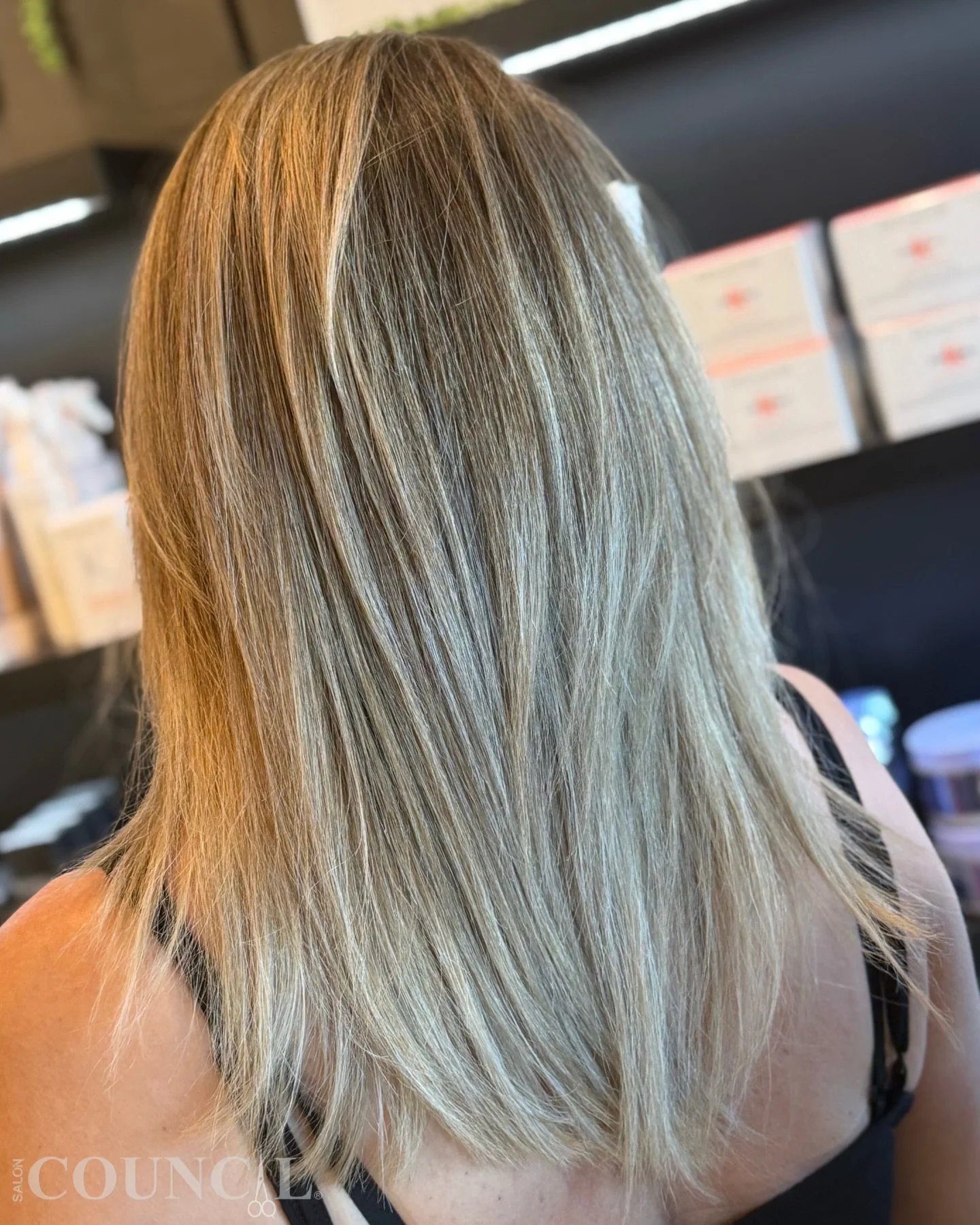 Captured in the salon by Nedely ✨
This beautiful dimensional blonde balayage brings brightness, softness, and seamless blending&mdash;another great result created by Nedely @nedely_herrera_stylish at Salon Council.

Blonde done right, with depth and 