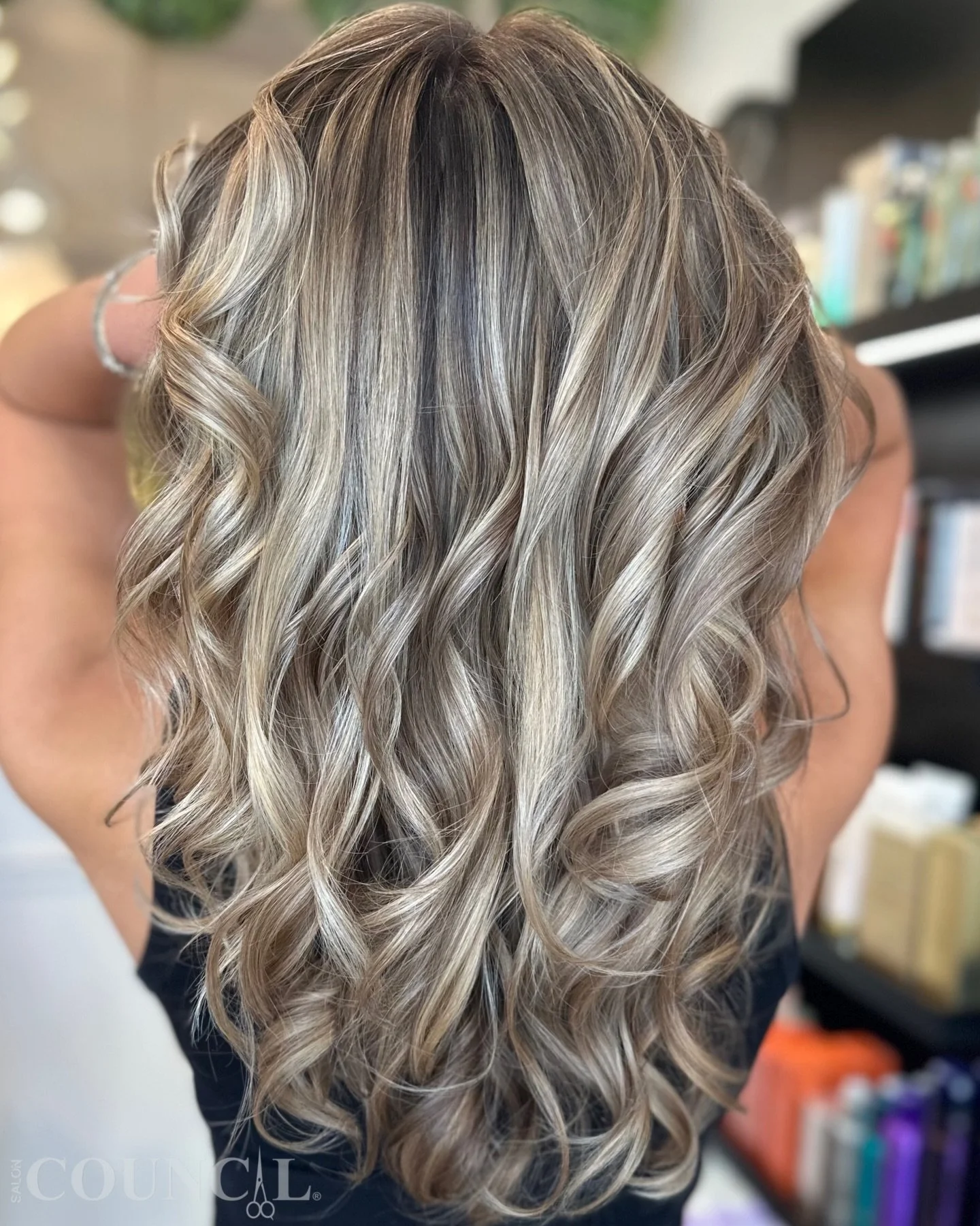 Dimensional, blended, and effortlessly expensive-looking ✨
This blonde balayage delivers soft transitions, luminous tones, and that elevated finish everyone loves&mdash;beautifully created by Maria @mariashairlove at Salon Council.

Because great blo