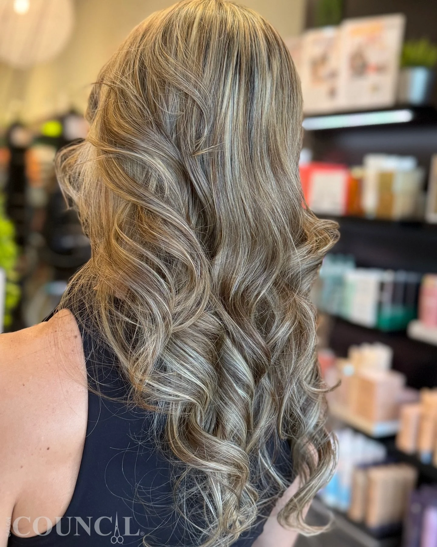 Natural lift, no toner needed.
This look features partial foiling to add soft brightness, finished with a clean haircut and style&mdash;keeping it simple, fresh, and low maintenance.

Created by Raul @ramexchi at Salon Council.

#SalonCouncil #Partia