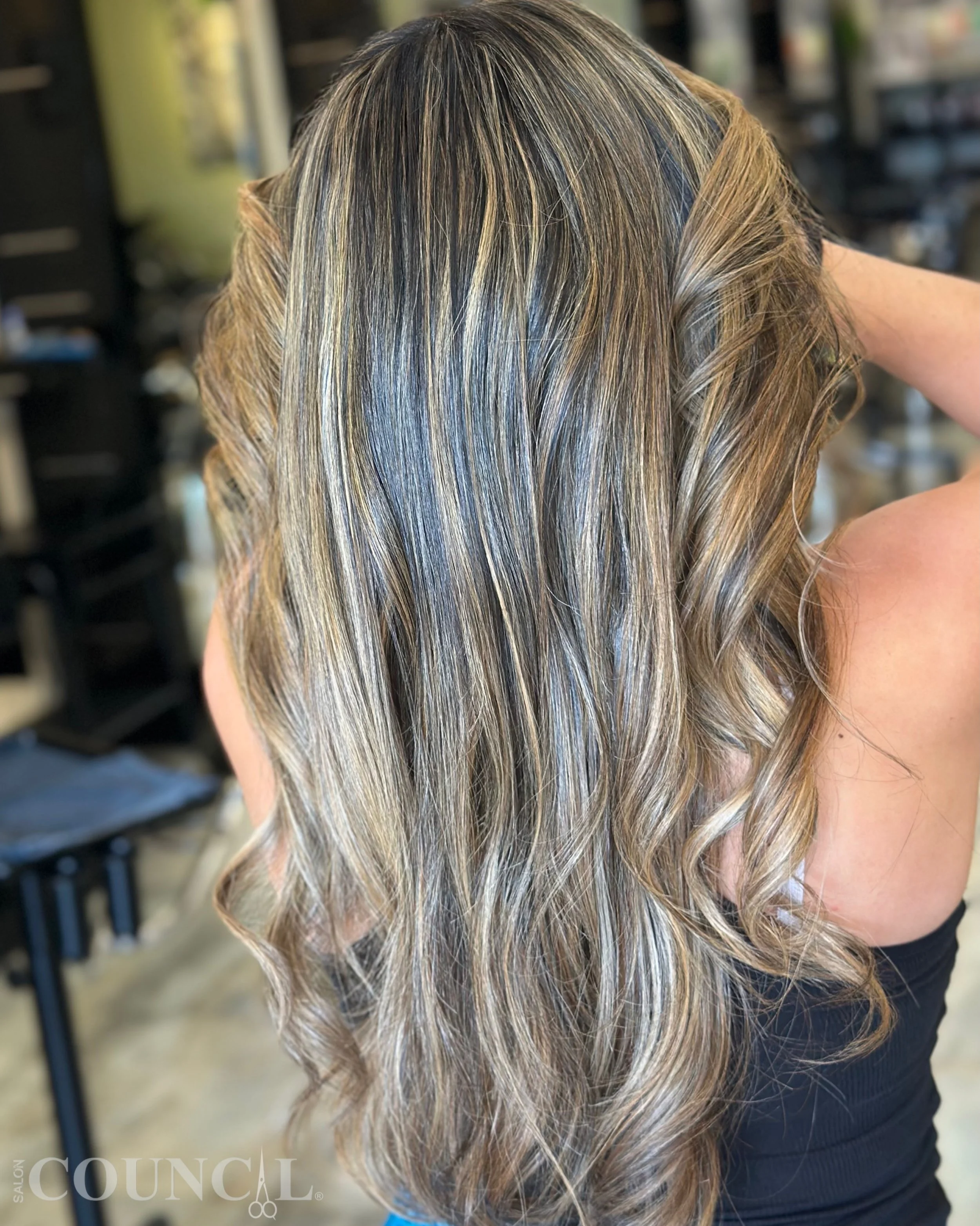 Long layers + dimensional balayage = the perfect combination.

Soft brightness, seamless blending, and beautiful movement throughout the hair create a look that feels effortless and elevated.

Beautifully created by Maria @mariashairlove at Salon Cou