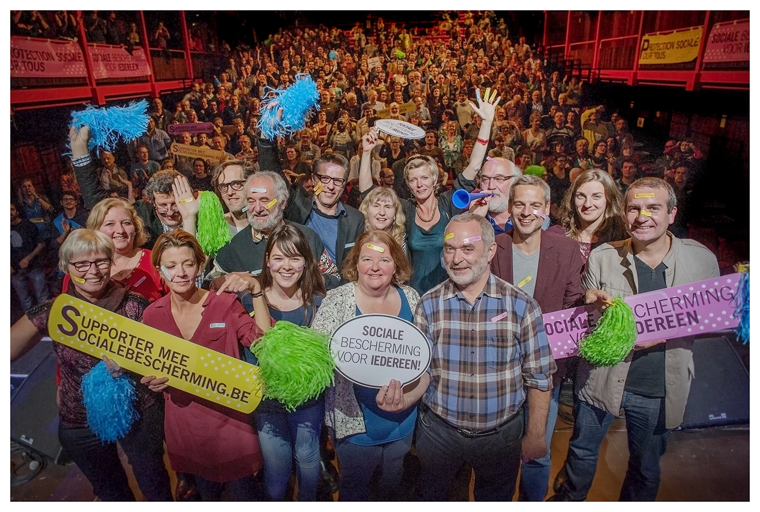 Voor deze foto kroop ik op een ladder op het podium. Gelukkig kon ik op voorhand even oefenen met de lichtman, want veel tijd tijdens de show was er niet.