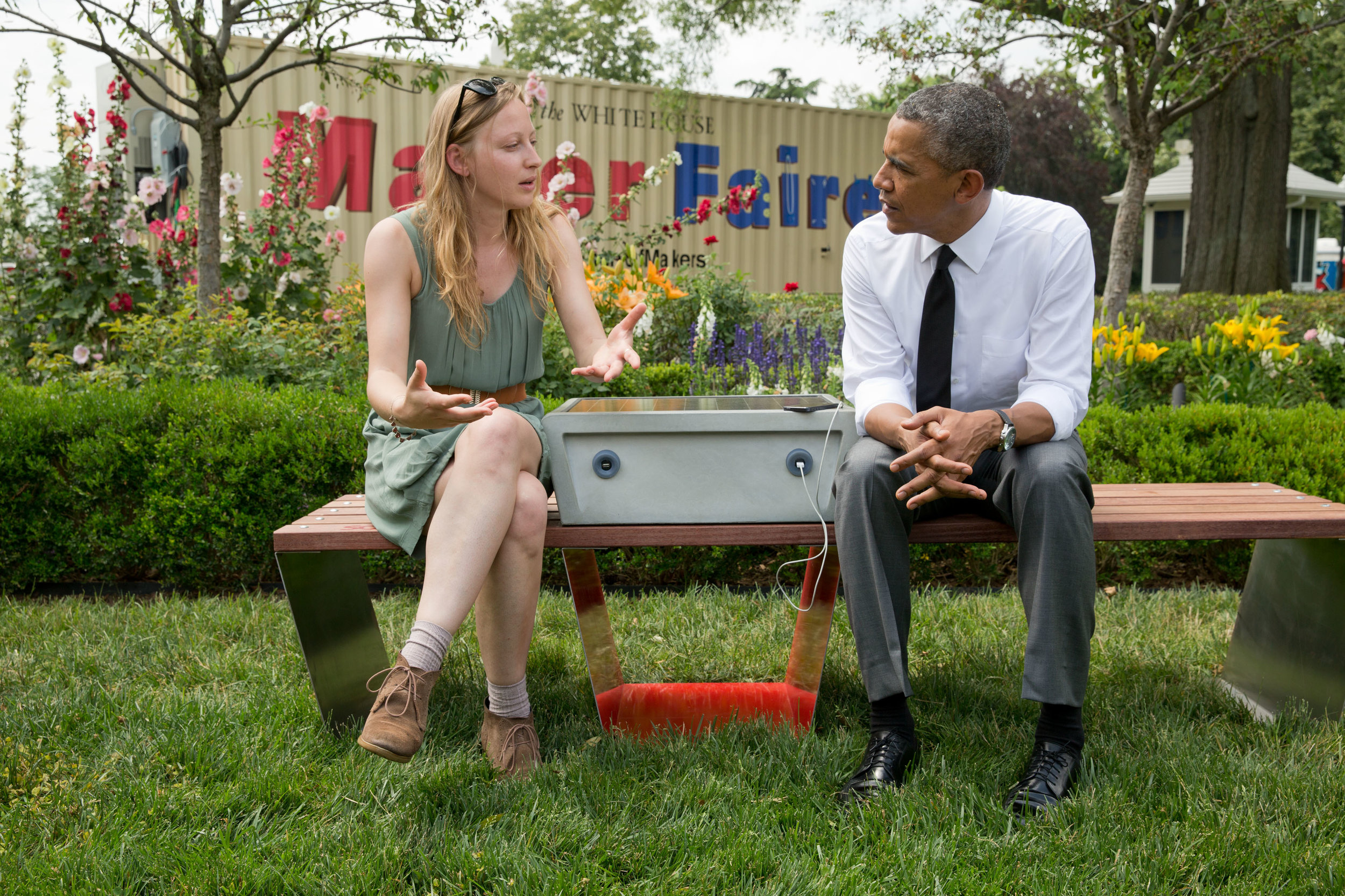 Sandra Richter and Barack Obama chat on a Soofa Bench