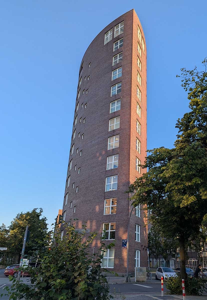 curved building.jpg