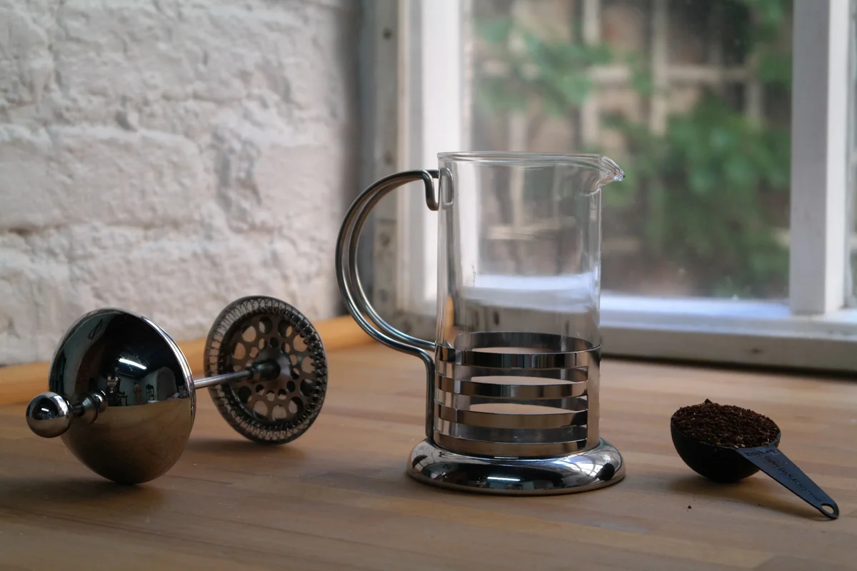 Above you’ll find a plunger and a pot. Bring the kettle to boil and allow to sit for a minute. 94oC is the ideal temperature for this method. Pour a little of the water into the pot to warm it up. Then pour it into your cup to warm it too.