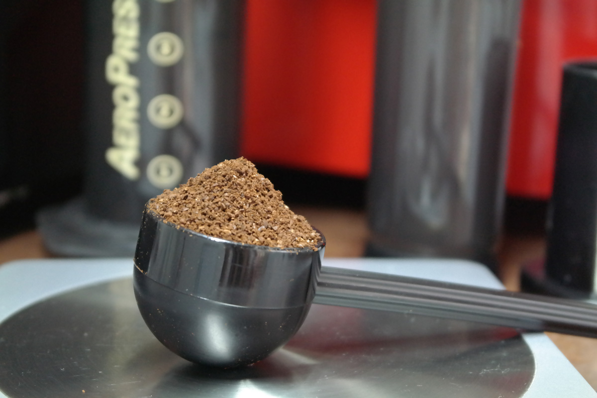 Grind 15g of beans (1 heaped spoonful) on a fine to medium setting.