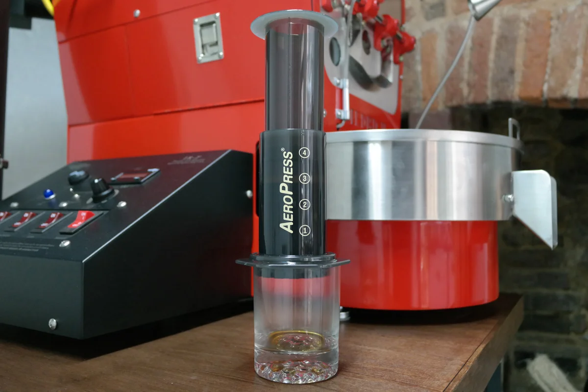 Add 200 ml of water at 94oC, stir for 10 seconds and then place the plunger a few centimetres into the chamber. Some coffee will drip through to your glass/cup with this method.