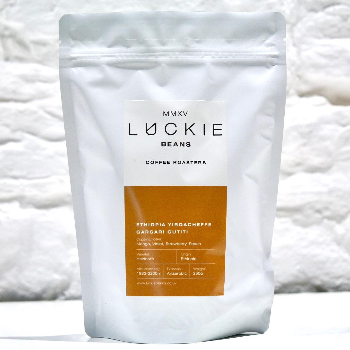 ‼️Anaerobic Yirgacheffe‼️ 

An absolute fruit bomb! 🥭🍓🍑💥 

The small farmers in this region grow their coffee in small garden plots around their homes interlocked with papaya, enset and avocado. 

The cherries are handpicked at peak ripeness and 