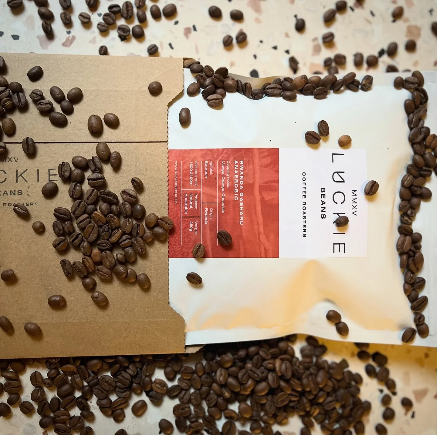 Did you know we do coffee subscriptions? Every Wednesday we ship out our letterbox friendly fresh roasted coffee all over the UK! 

This week our single origin subscriptions are being treated to an exclusive Anaerobic Natural from Rwanda Gashuru.

Co