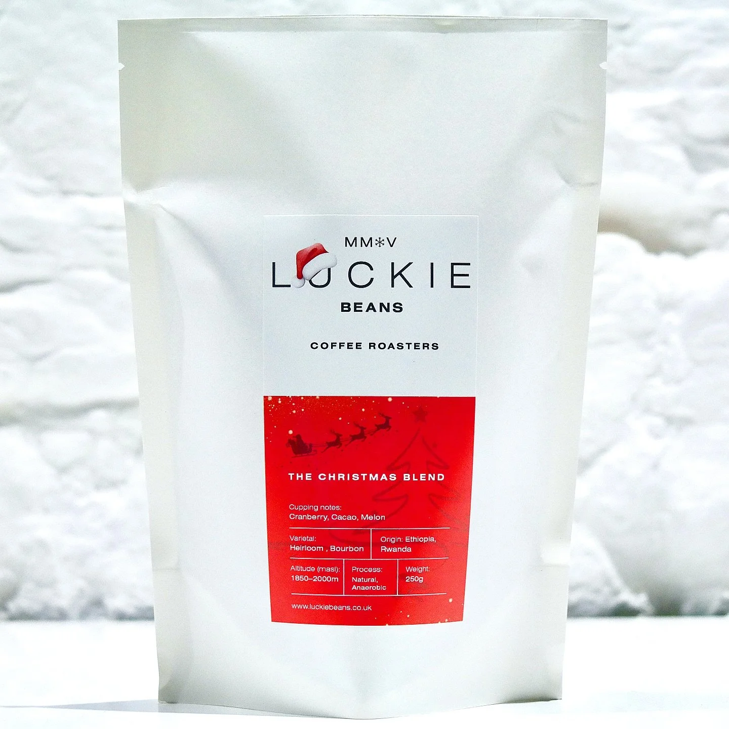 Our very first Christmas Blend! 🎅🏻 🛷 🎄 ☕️ 

A 50-50 blend of Ethiopia Yirgacheffe Dumerso natural, and Rwanda Gashuru anaerobic natural. 

This blend is designed to be super fruity.  Something extra special for the Festive Period.

#luckiebeans #