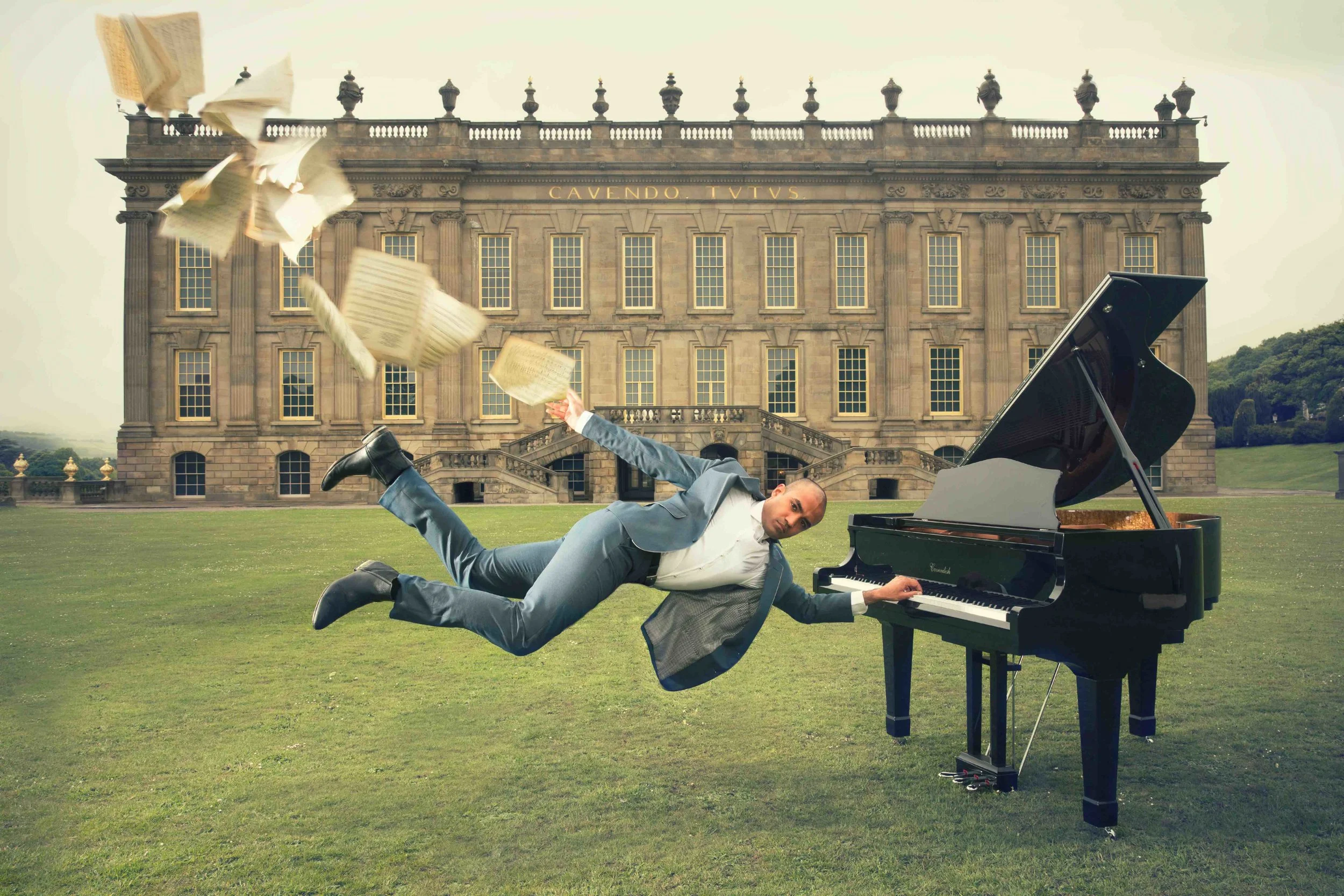 Manny the flying pianist 1MB .jpg