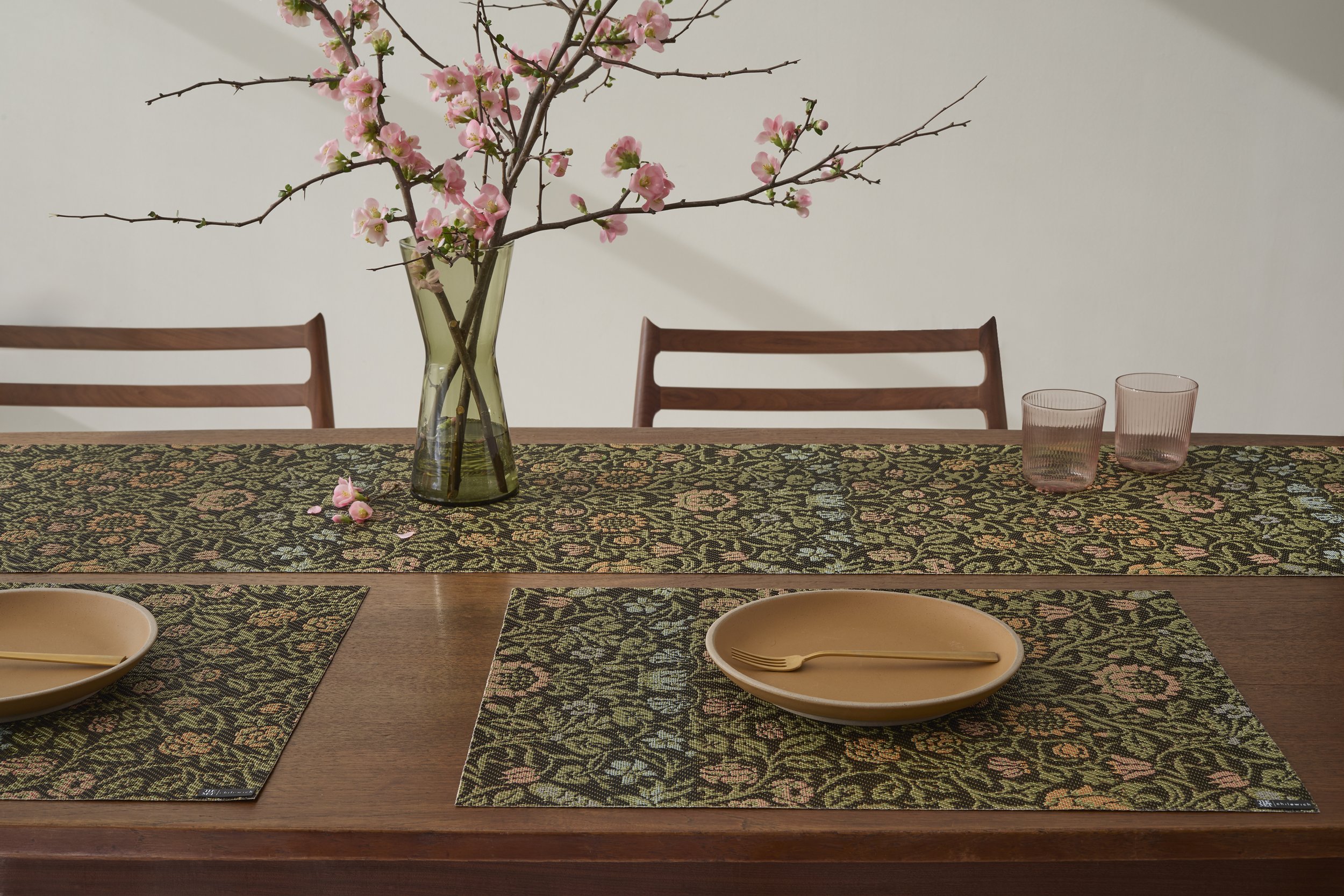 table_MET_william morris_deep multi_7508_.jpg