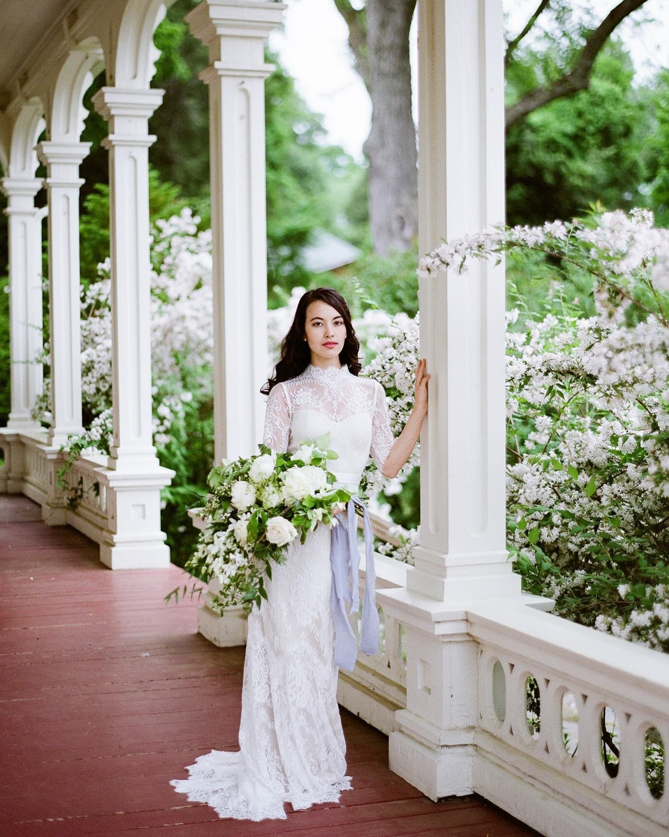 Looking back at this beautiful shoot with @parsimonyinspired @flowersbyjustine @bhldn @michelleanne_hairdesign @simonesays_maya