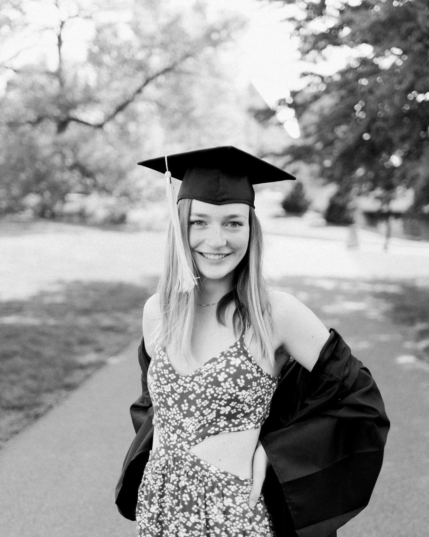 It&rsquo;s almost Graduation time! I&rsquo;m now booking graduation portrait sessions in May. Message me for details 
#umassamherst #smithcollege #mountholyokecollege #amherstcollege #graduationpictures #amherstphotographer