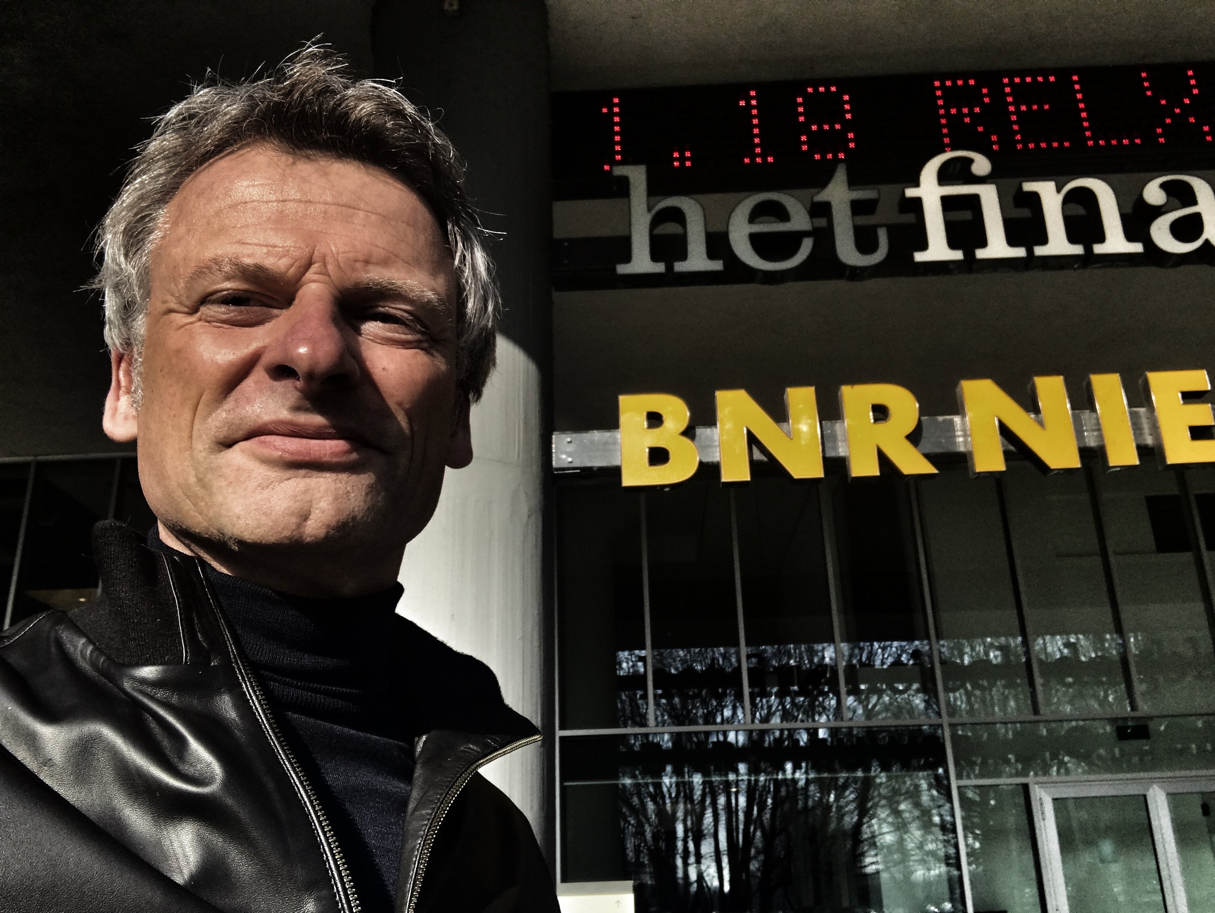 BNR DE KANTINE: LUISTER ONDERSTAAND OVER PATRICIA PAAY, PVV ZAKT IN PEILING, JONGEREN LATEN STEMMEN EN MERKEN NEMEN STELLING TEGEN TRUMP: