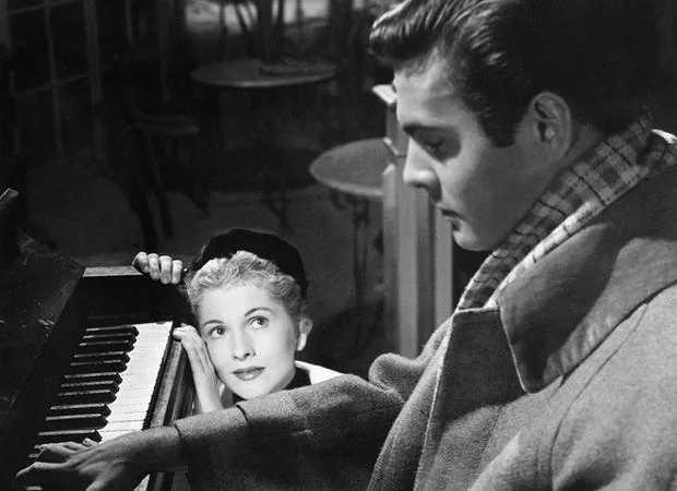  Joan Fontaine and Louis Jourdan in Max Ophüls’s Letter from an Unknown Woman (1948)
