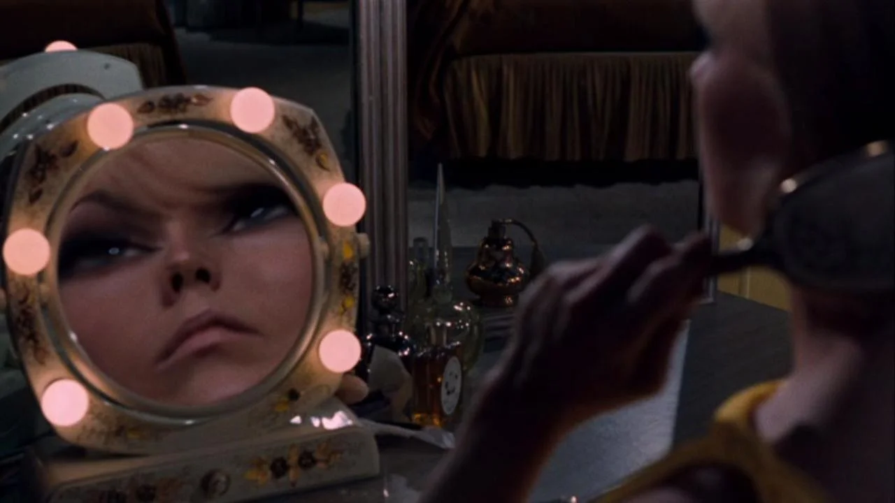 Kim Novak plays a double role in Robert Aldrich's The Legend of Lylah Clare