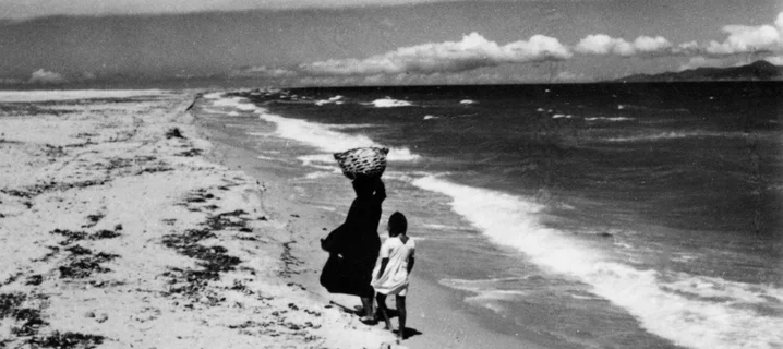 Araya's beautiful photography betrays a romantic and poetic rather than realist sensibility