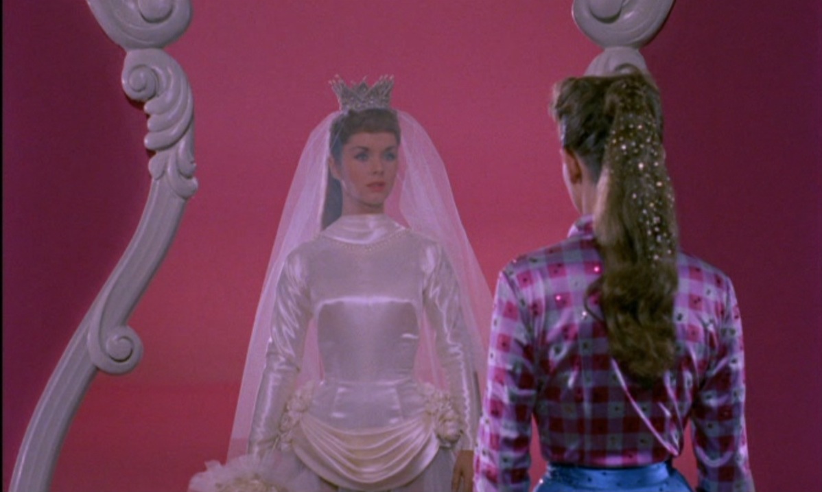 Reynolds before the “lethal” mirror.