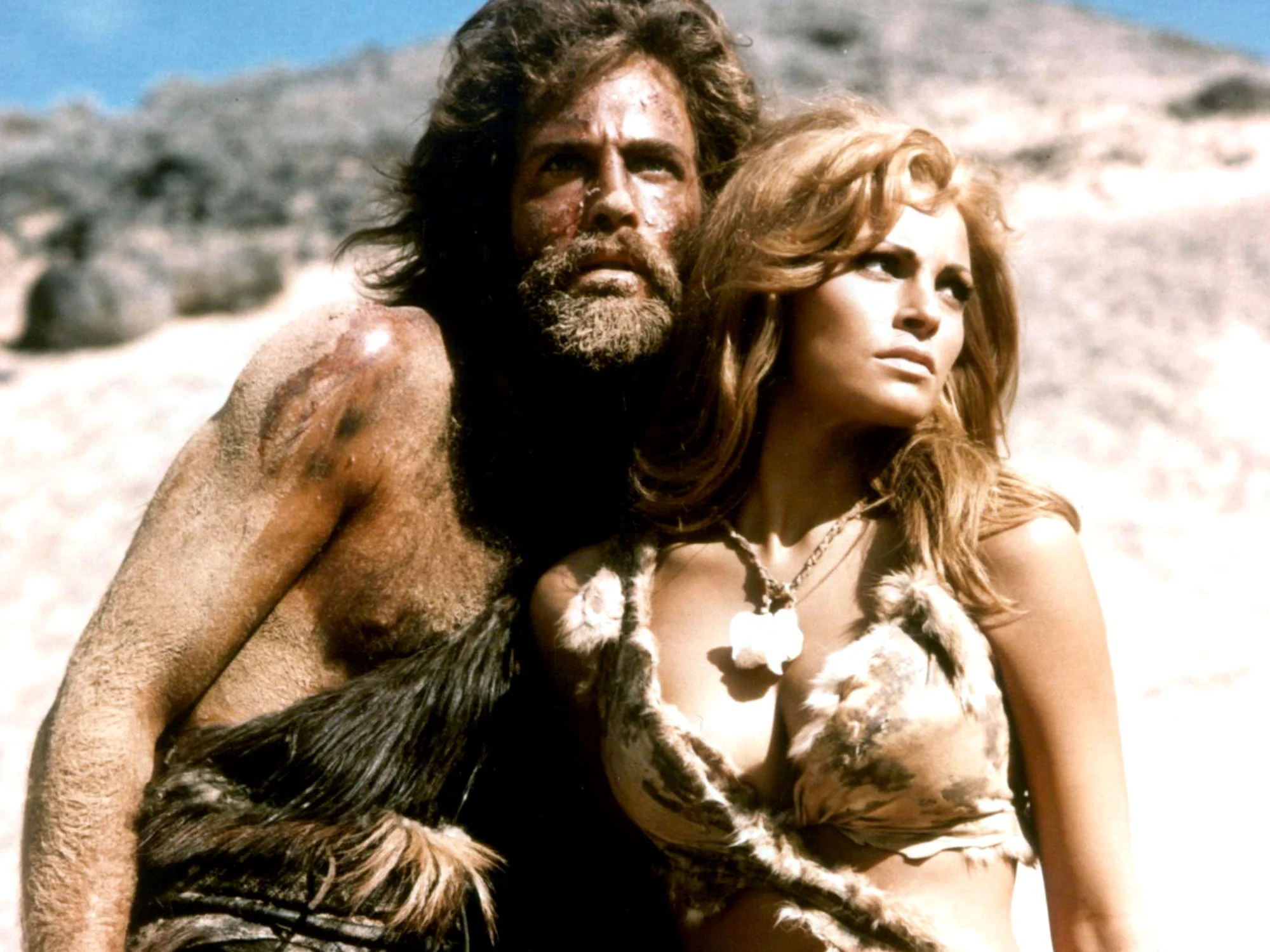 Tumak (John Richardson) and Loana (Raquel Welch).