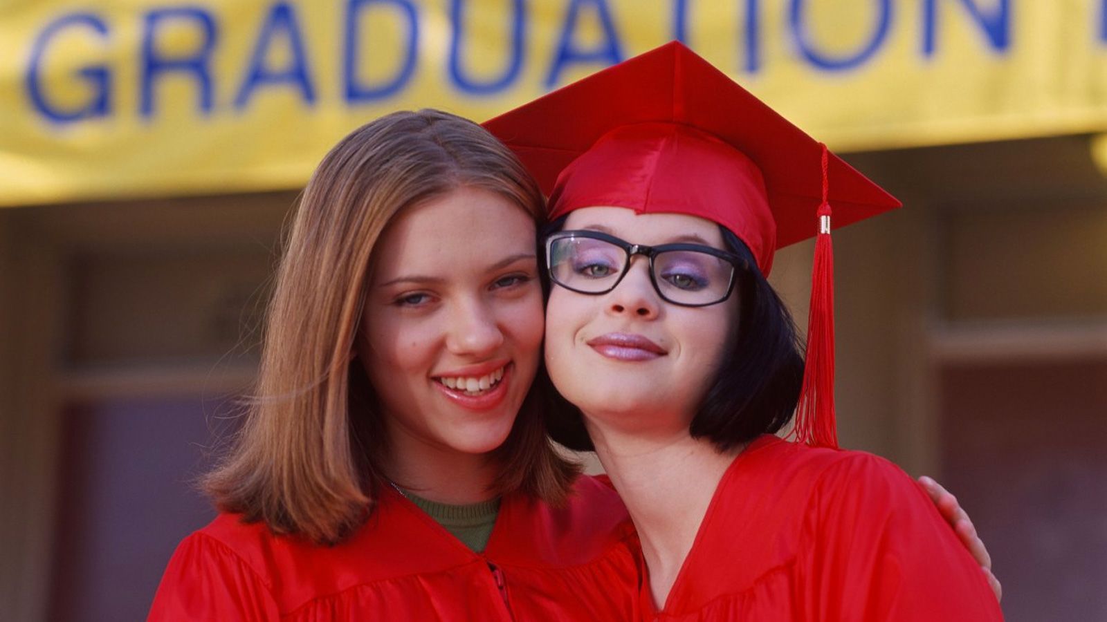 Rebecca (Scarlett Johansson, left) and Enid (Thora Birch) celebrate their graduation from high school.