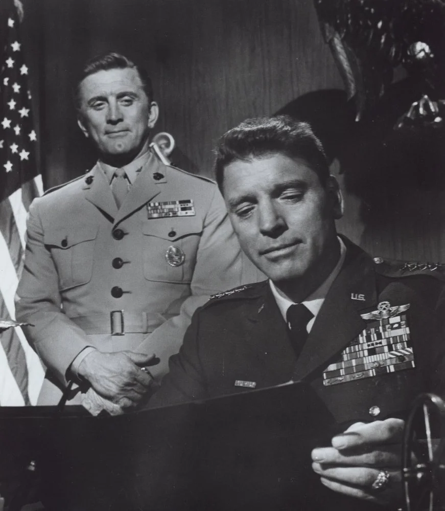 General Scott (Burt Lancaster) and his aide, Col. Casey (Kirk Douglas).