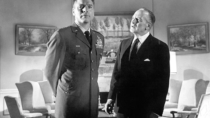 President Lyman (Fredric March) confronts the traitorous General Scott (Burt Lancaster) at the White House.