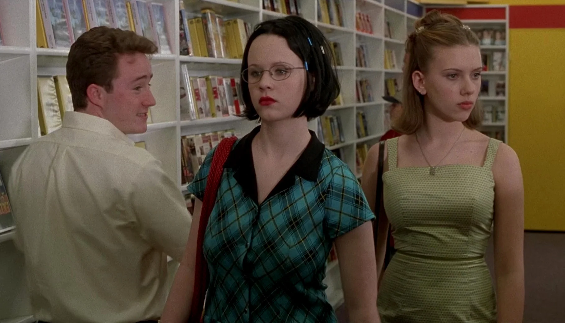 Enid (Thora Birch) and Rebecca (Scarlett Johansson) visit a porn store.