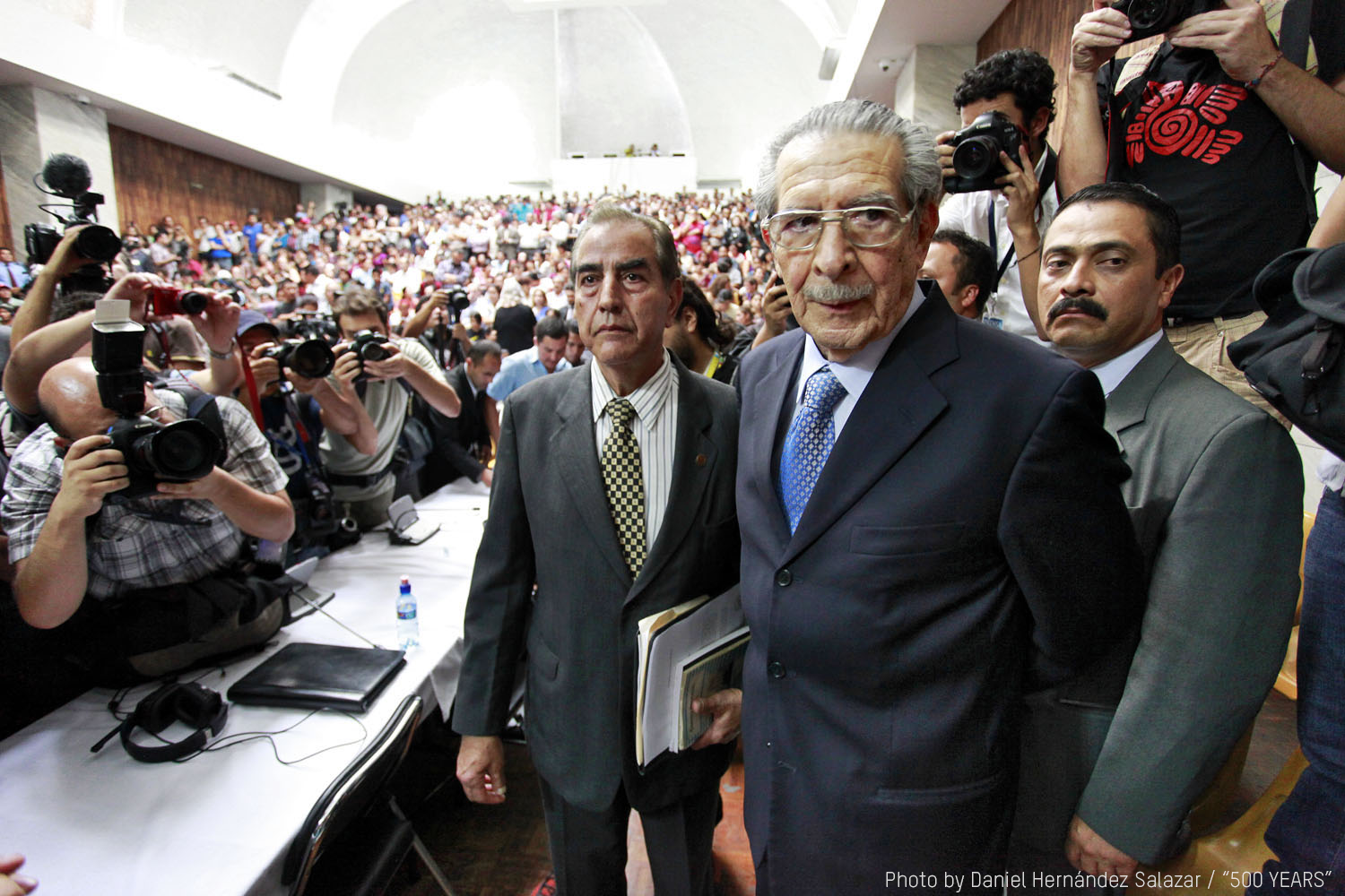 In 500 Years, former dictator General Ríos Montt with his defense attorneys arrive to hear the verdict in his case. Photo by Daniel Hernández Salazar.