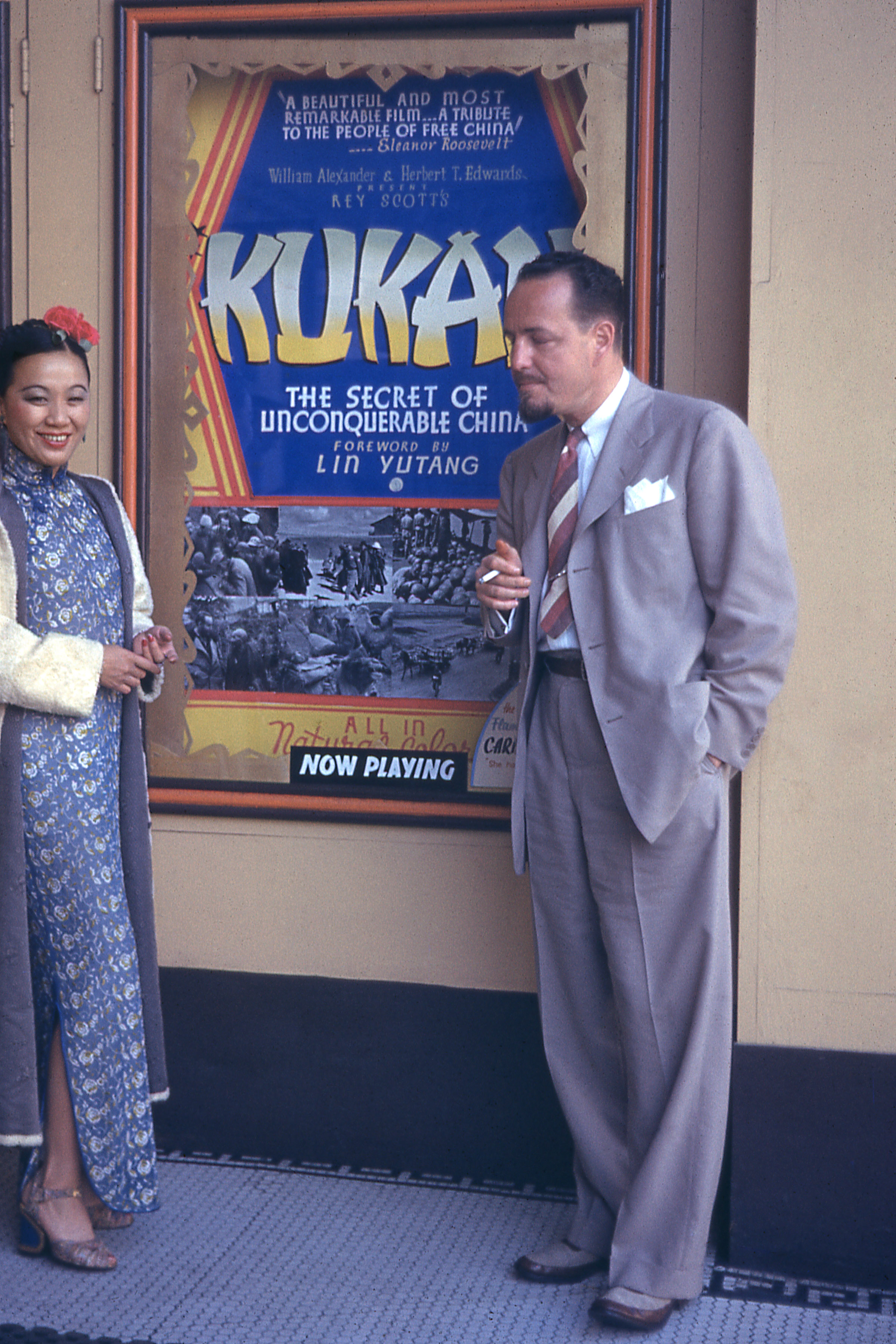 Li Ling-Ai and Rey Scott in front of the Clay Theater in San Francisco for the premiere of Kukan , 1941.