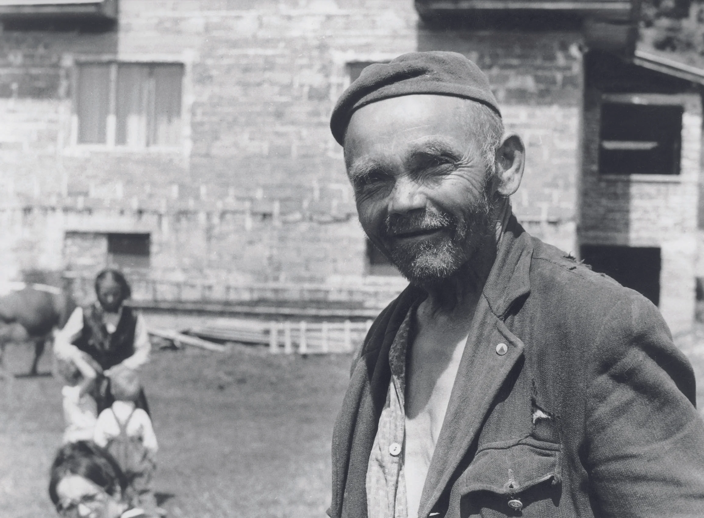 Photographing the House Dwellers (1968)