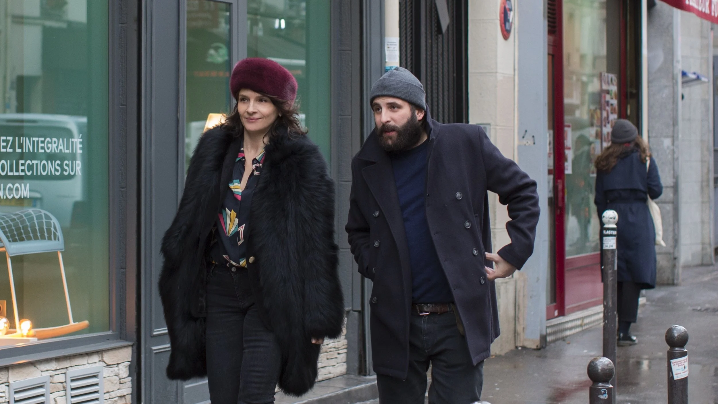 Juliette Binoche as Selena and Vincent Macaigne as Léonard Spiegel.