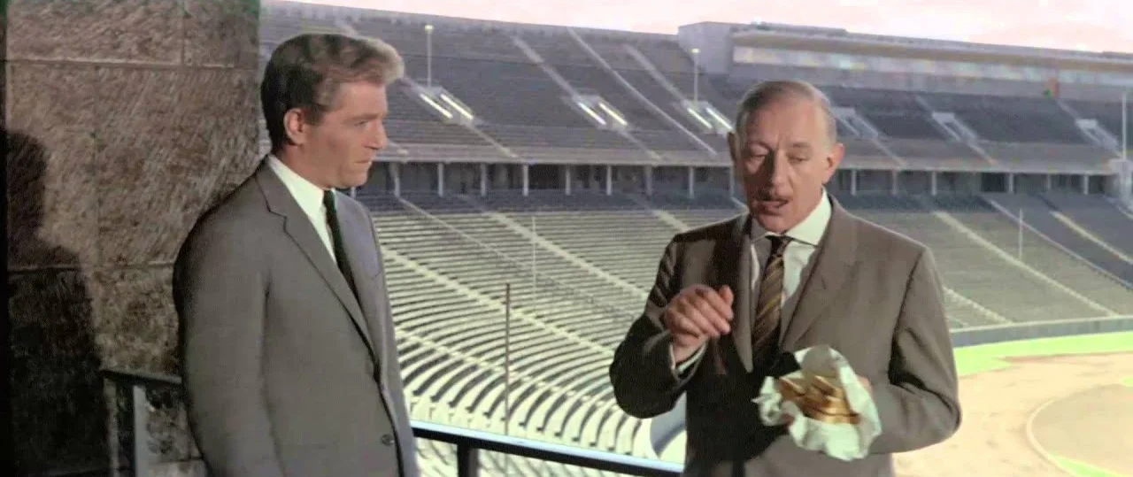 Alec Guinness plays spymaster Pol, Quiller’s minder.