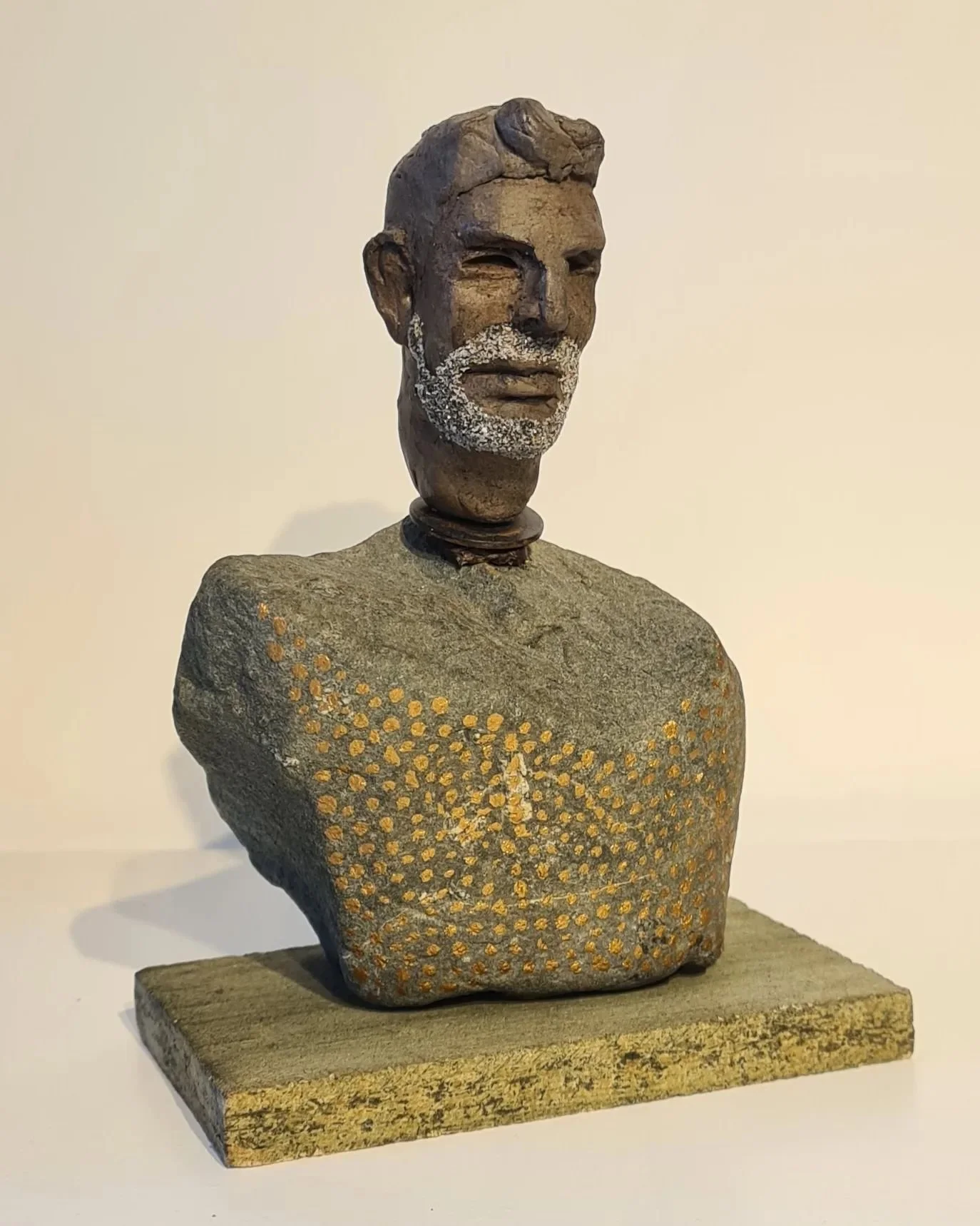 Beard. Stoneware on greenstone
#stoneware #stone #clay #figurative #sculpture #art #face #head&nbsp; #konstiharryda #konstriket #svenskakonstnarsforbundet