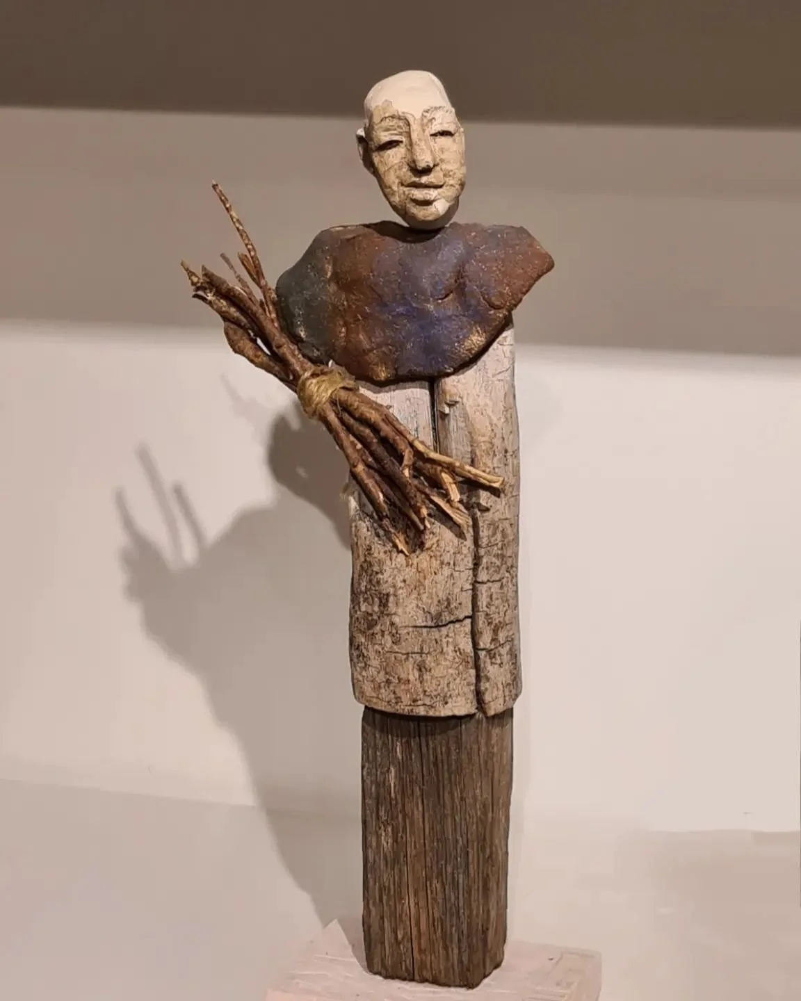 Vedsamlaren 🔴
#driftwood #stoneware #clay #figurative #sculpture #art #face #head #oneofakind #konstiharryda #konstriket #svenskakonstnarsforbundet