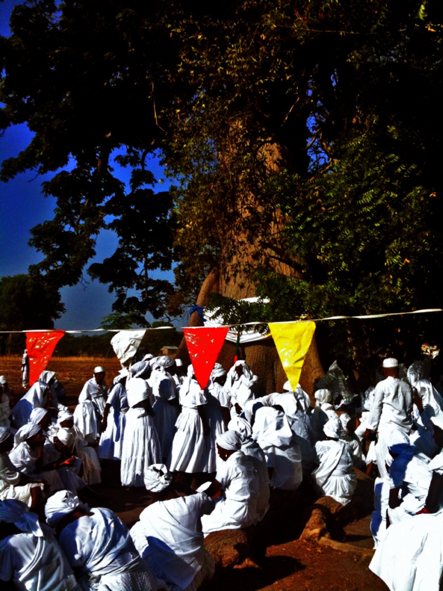  Ounsi (practitioners) at the Mapou tree, Souvnans. 