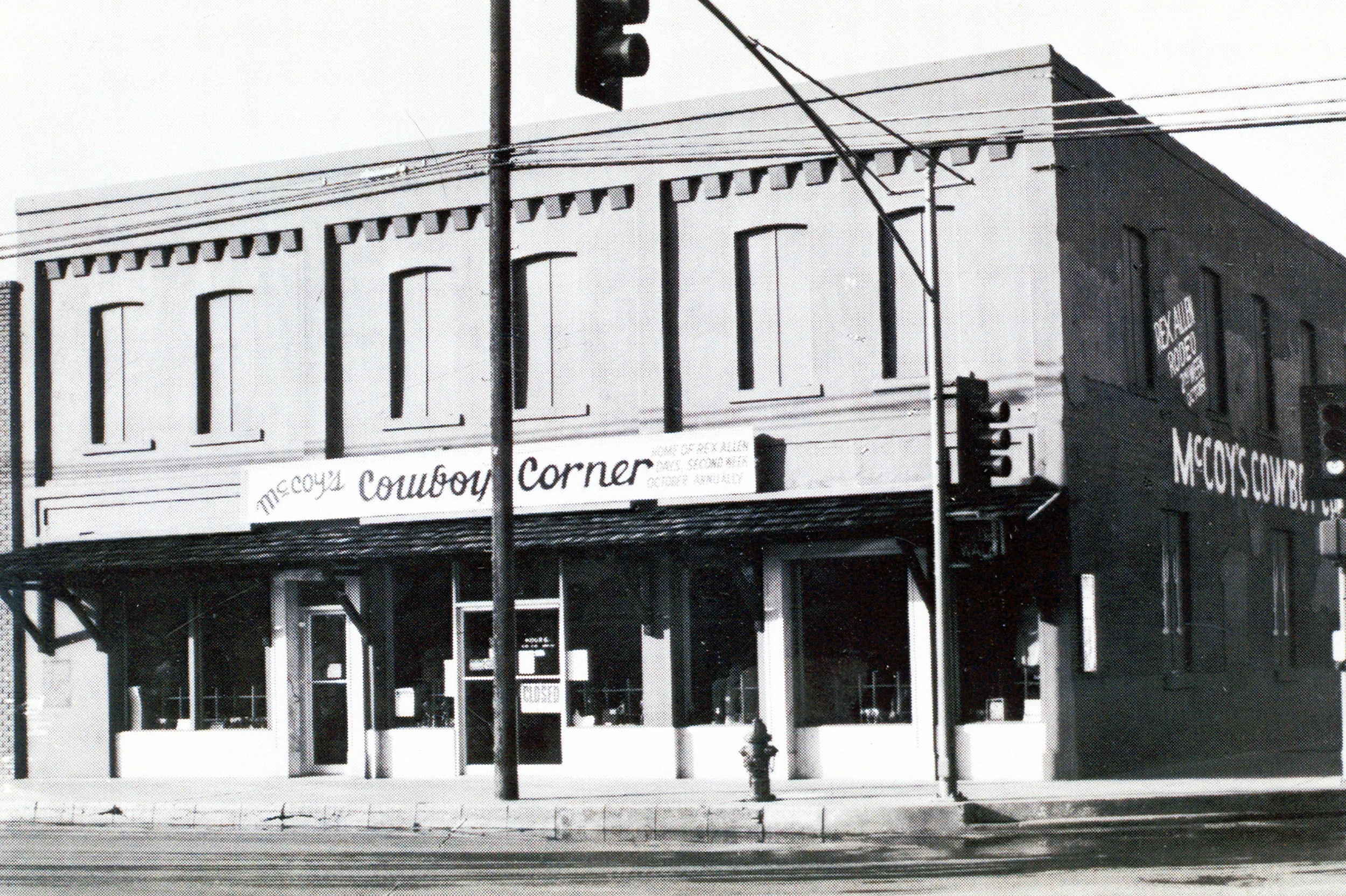 RIGGS BANK BUILDING AFTER ITS SALE BY THE RIGGS FAMILY IN 1933. PHOTOGRAPH TAKEN APPROXIMATELY 1990 / OWNER WAS XXXXXXX