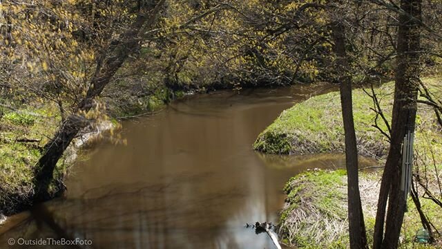 Sunday morning coffee on the porch. Trying out my new ND filter. This is a 30s daylight exposure of the river. It's not drastic but did give a satiness to the river. #longexposure #30s-exposure #ndlens #outsidetheboxfoto 
#solacegsrdensandgrounds #po