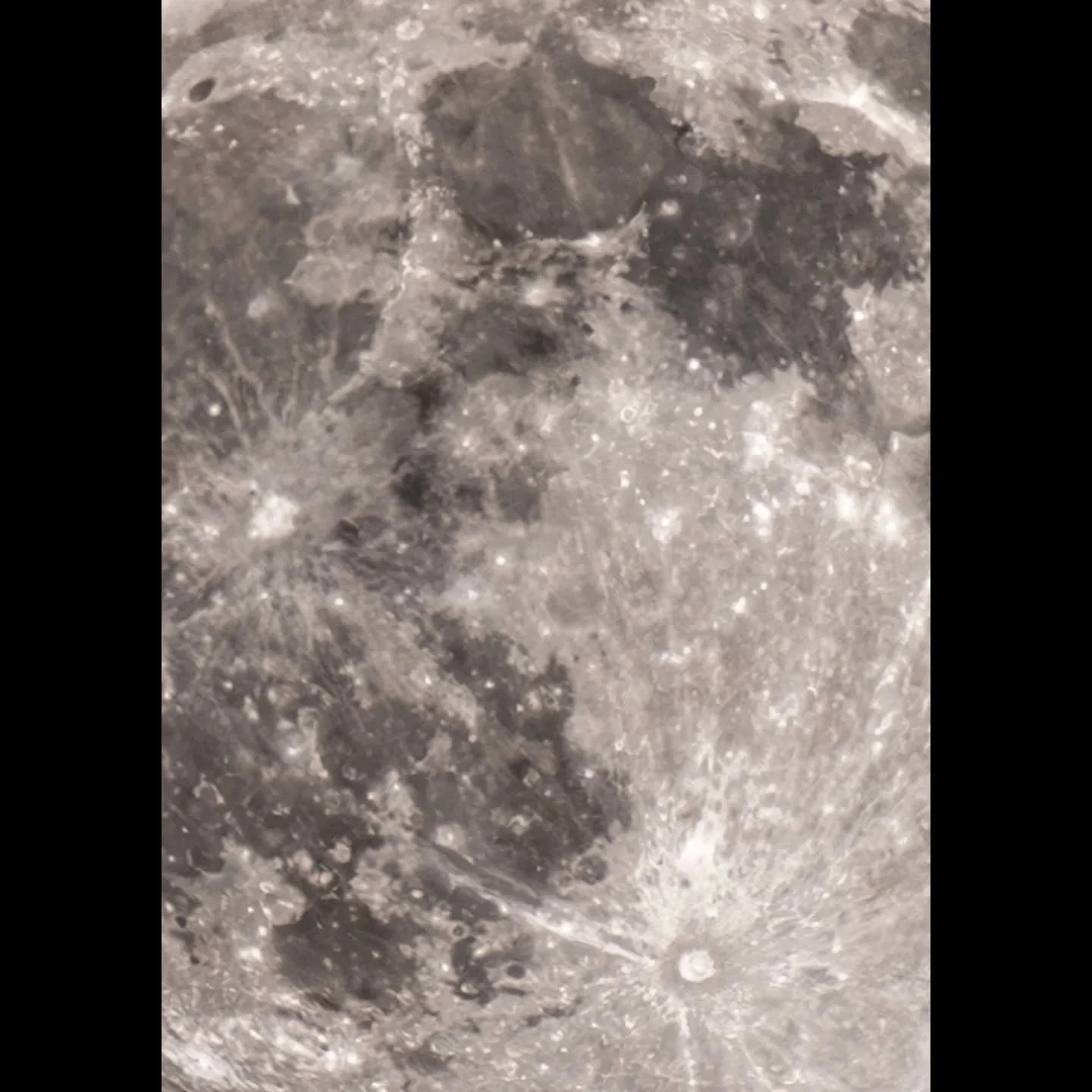 The Full Beaver Moon NOV 2025, A super Moon and the largest appearing super since 2019. Fabulous!