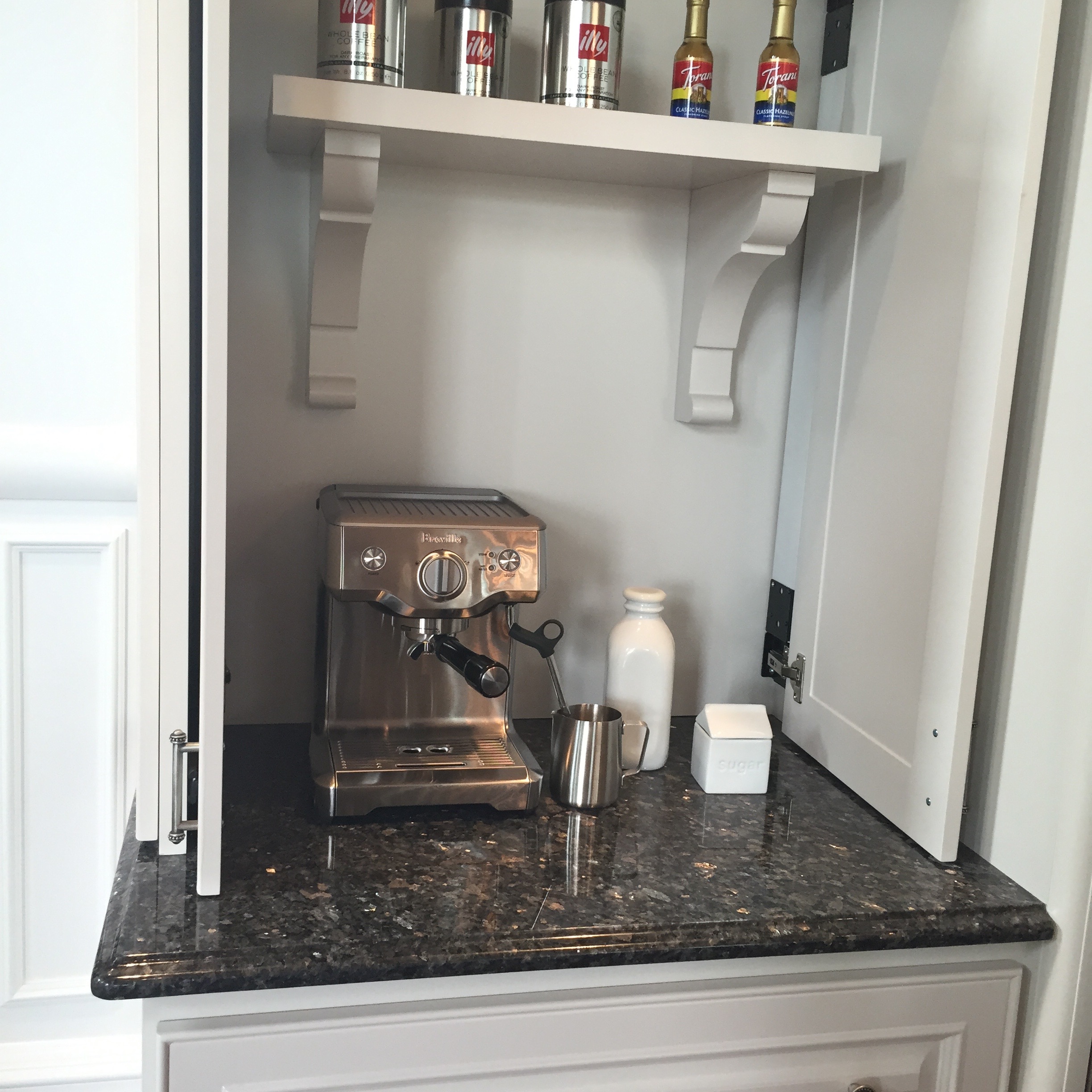 I loved this coffee nook in the kitchen, what a great idea!
