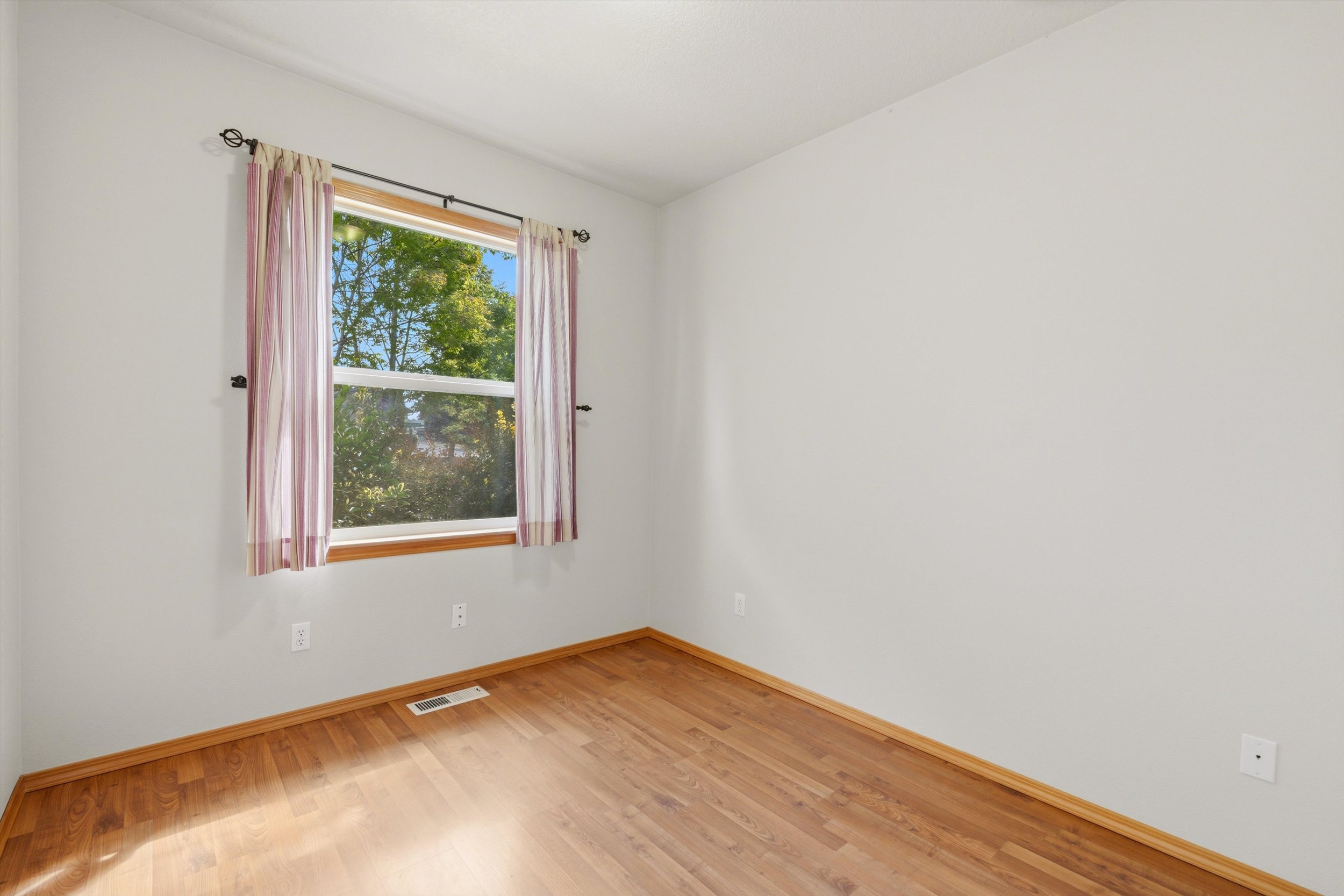 07-5631 SW Norris Terrace-5.jpg