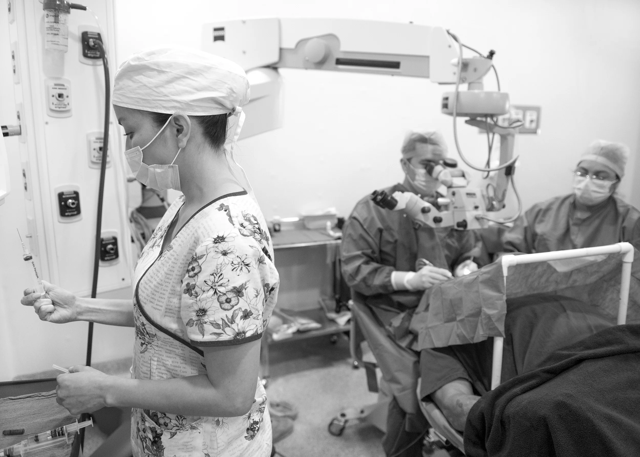 surgeryblackandwhite_12.jpg