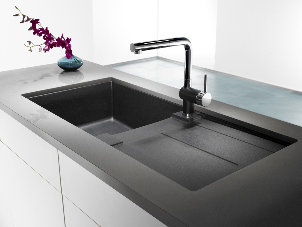 Metra_X_Anthracite_faucets_41.jpg