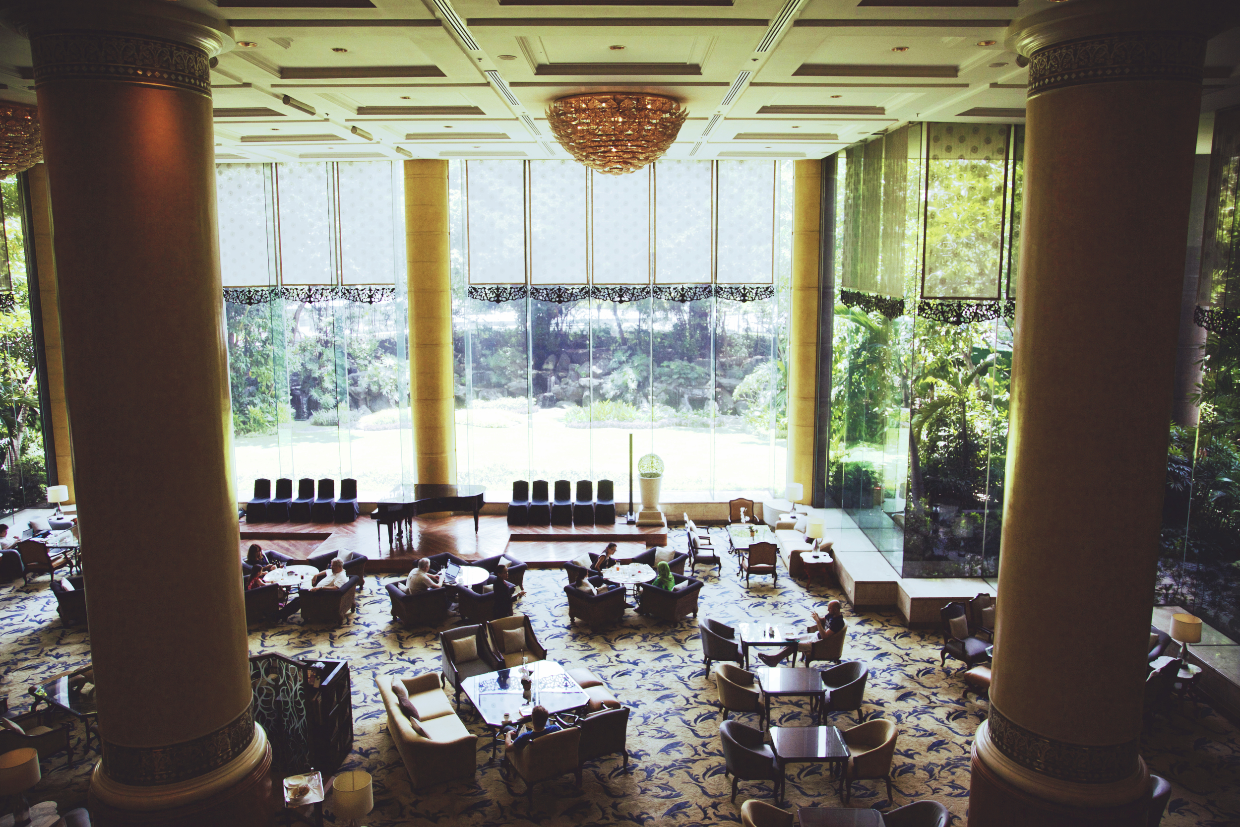 The lobby lounge in the Makati Shangri-La