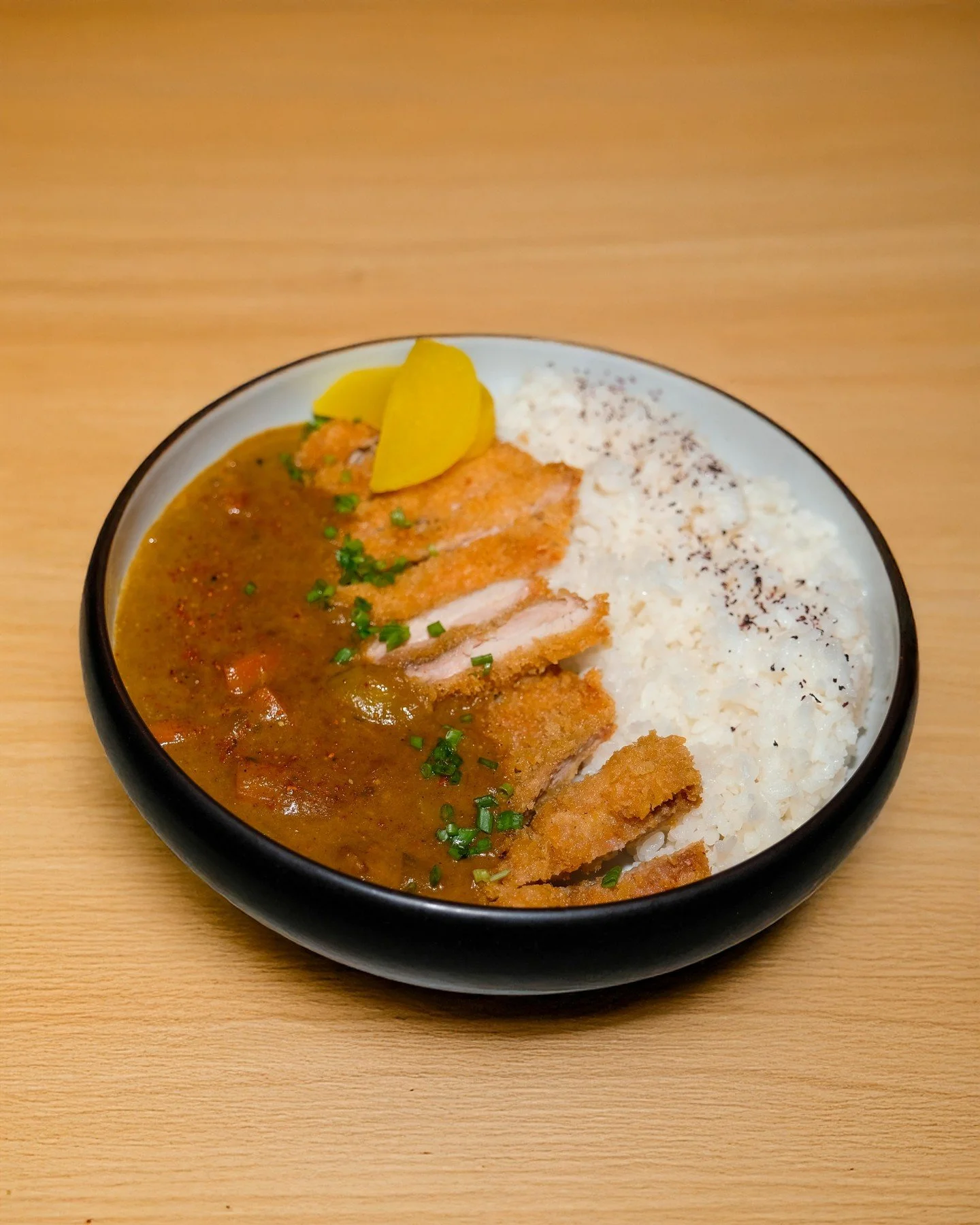Starting the week with comfort in a bowl 🍛⁠
Our Chicken Katsu Curry is here to make your Monday easier!