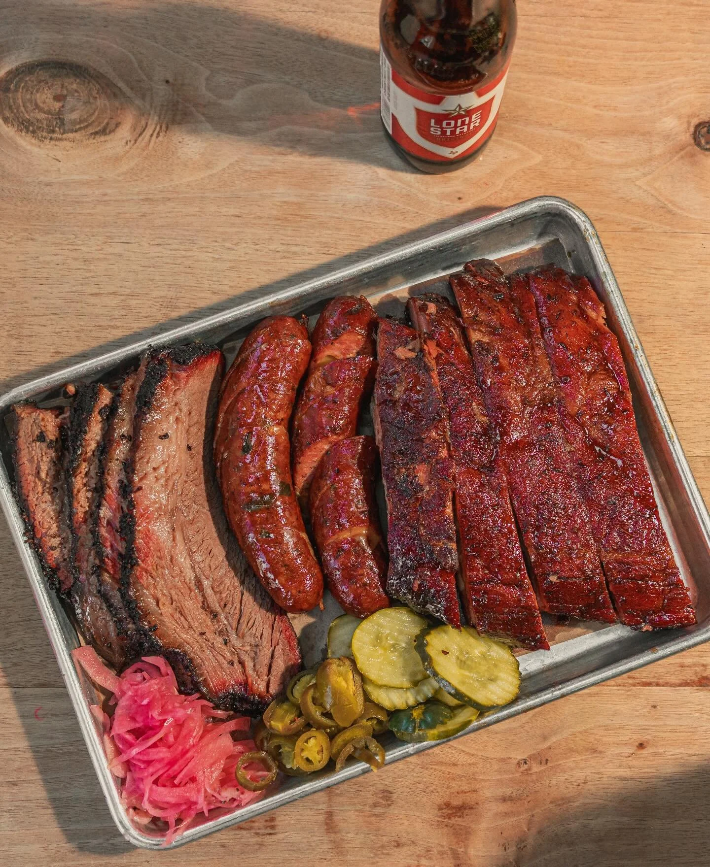 Platter up! It&rsquo;s a Saturday #Platterday at the Brown. Hoo&rsquo;s coming down for some delicious BBQ today? #hoodoobrown #bbq #brisket