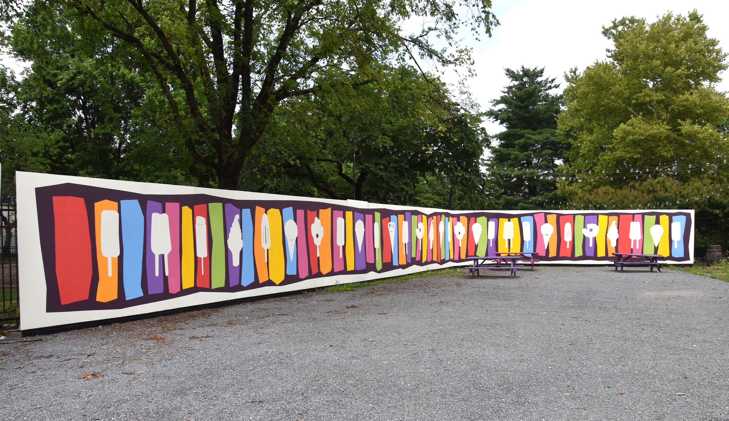 ICE CREAM and POPS mural