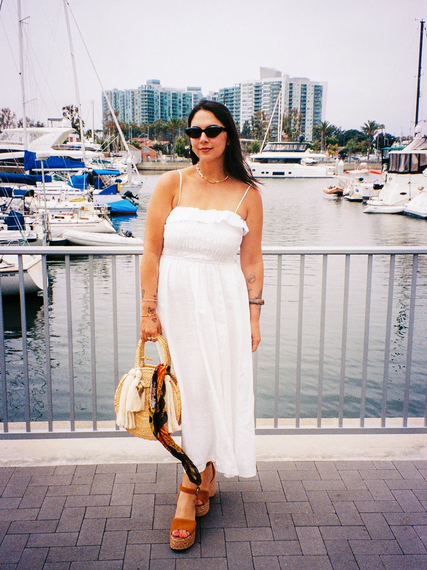 So long summer 🌞
(mix of iphone and film, slide 4 by @imkeiki & slide 5 by @amina.yasmin.photo)