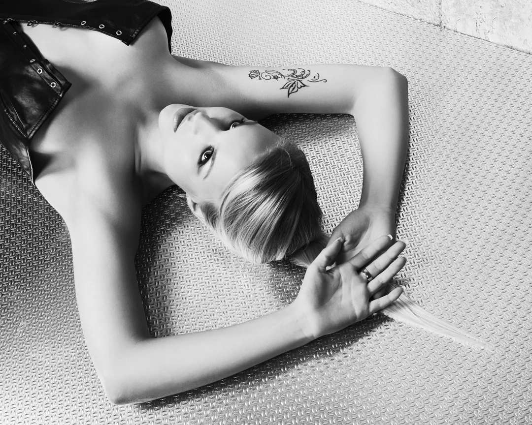 Stephanie-Riedo08bw.jpg