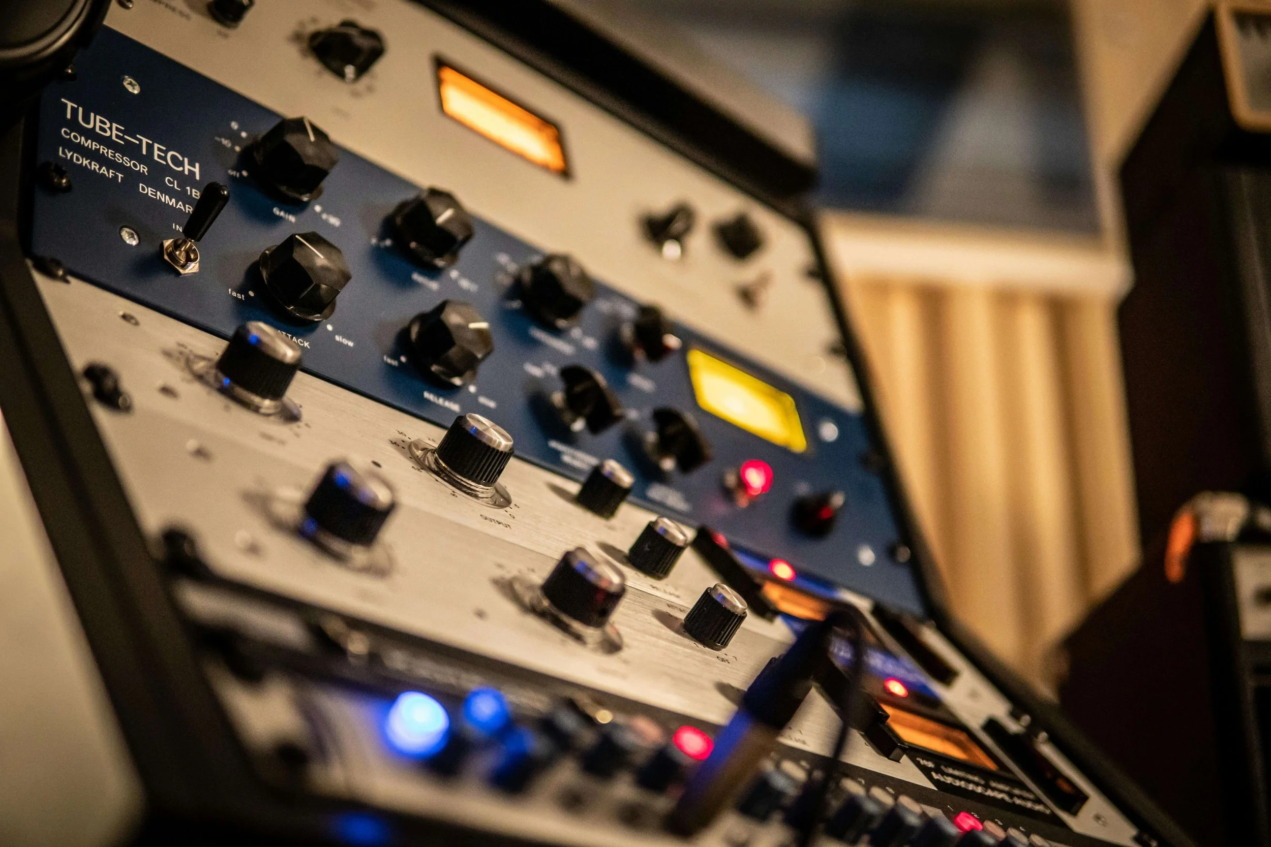 Unlocking Audio Compression: A Guide to Mixing and Mastering Techniques